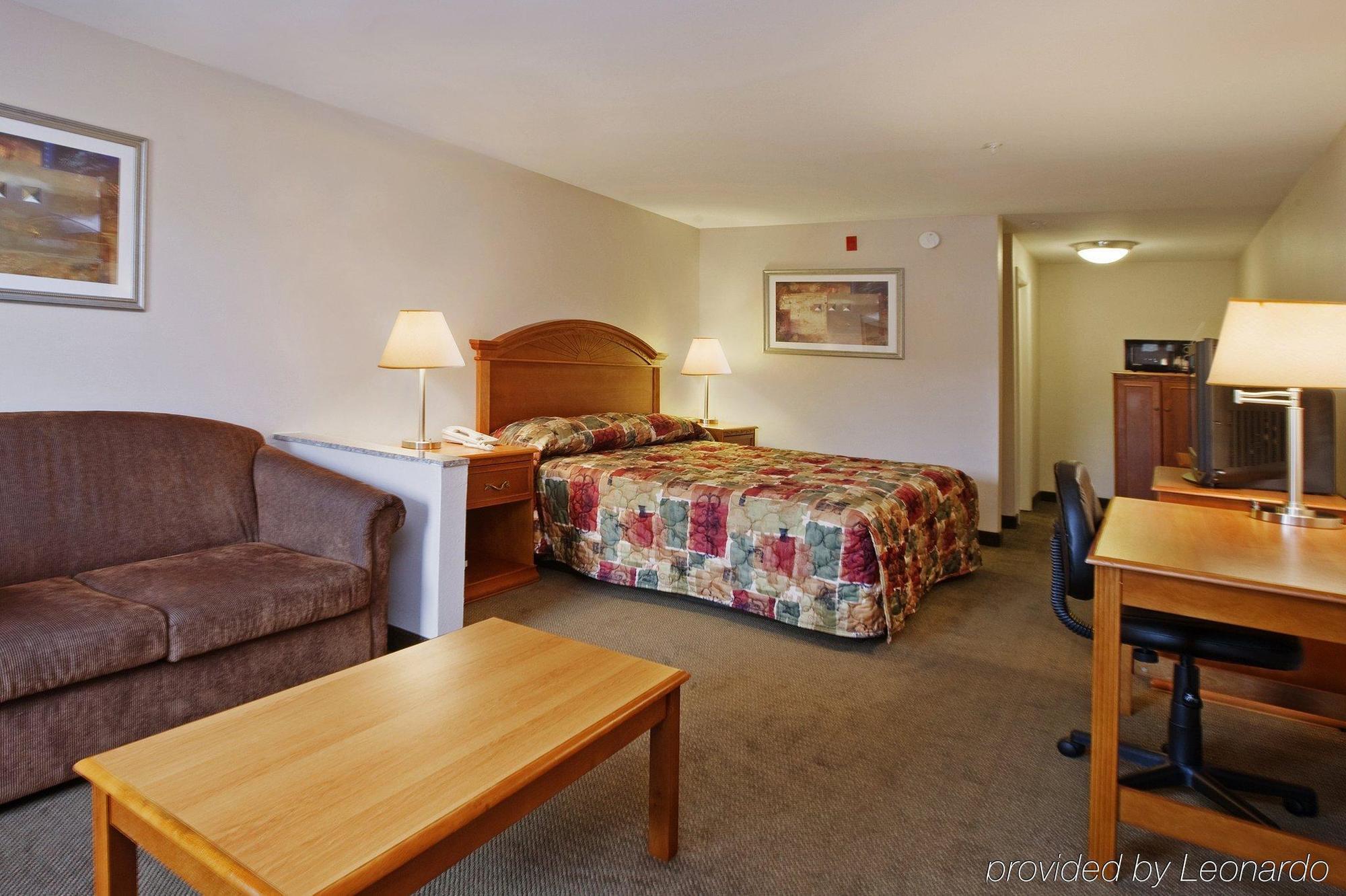 Americas Best Value Inn - Мейбълтън Стая снимка