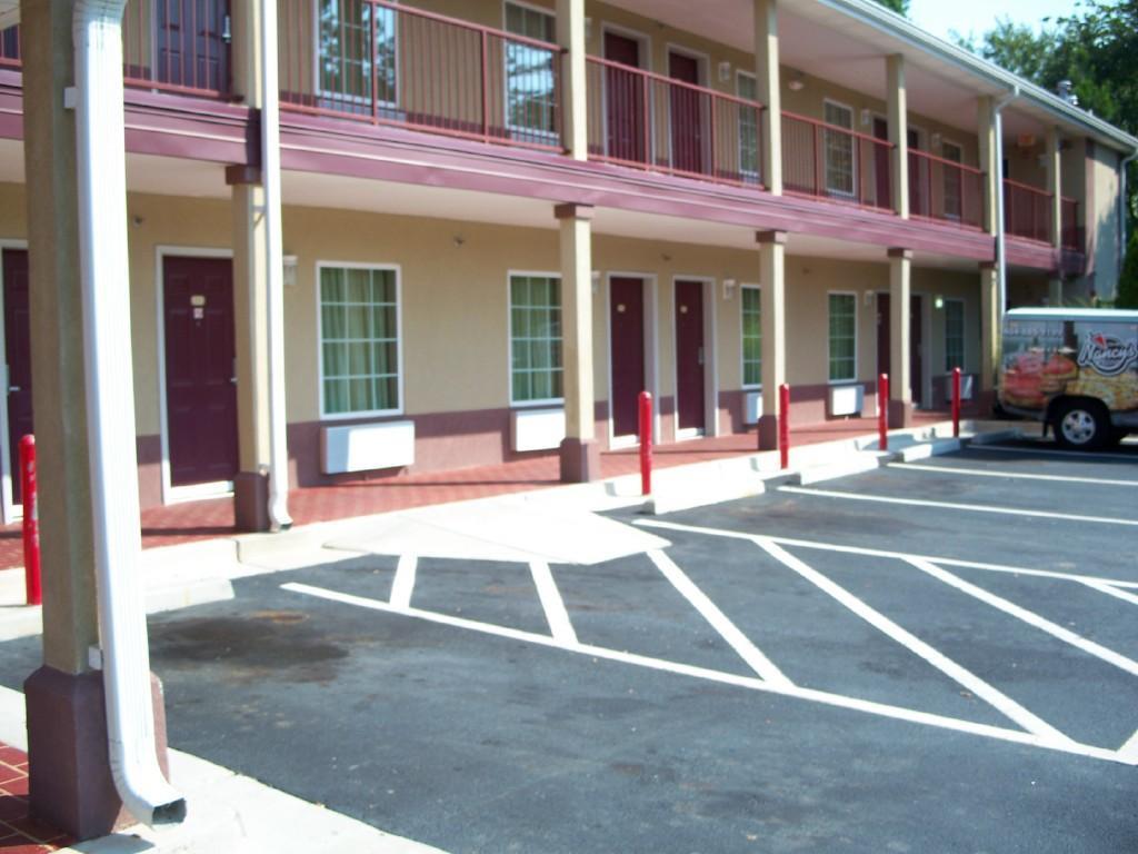 Americas Best Value Inn - Мейбълтън Екстериор снимка
